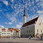 Lux Apartment Town Hall Square View